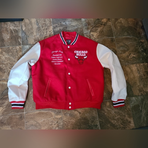 Ultra Game Other - Chicago Bulls Red and White Varsity Jacket